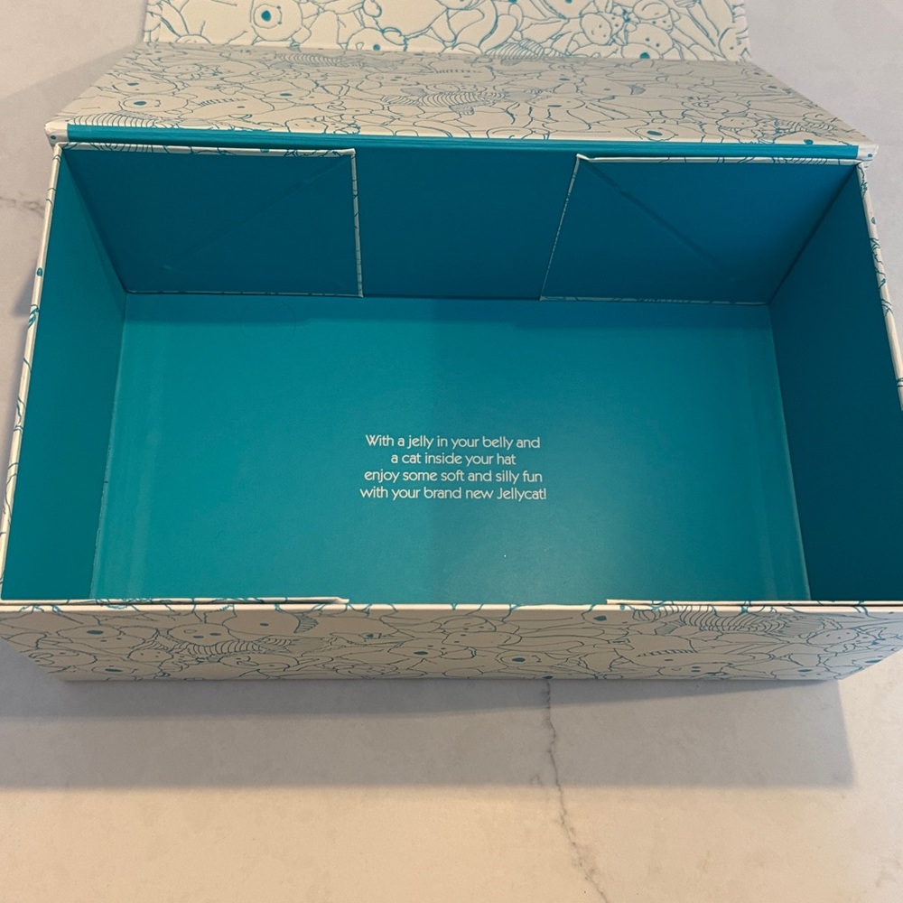 Jellycat Magnetic closure box 12 x7x 4.5 - Picture 4 of 5